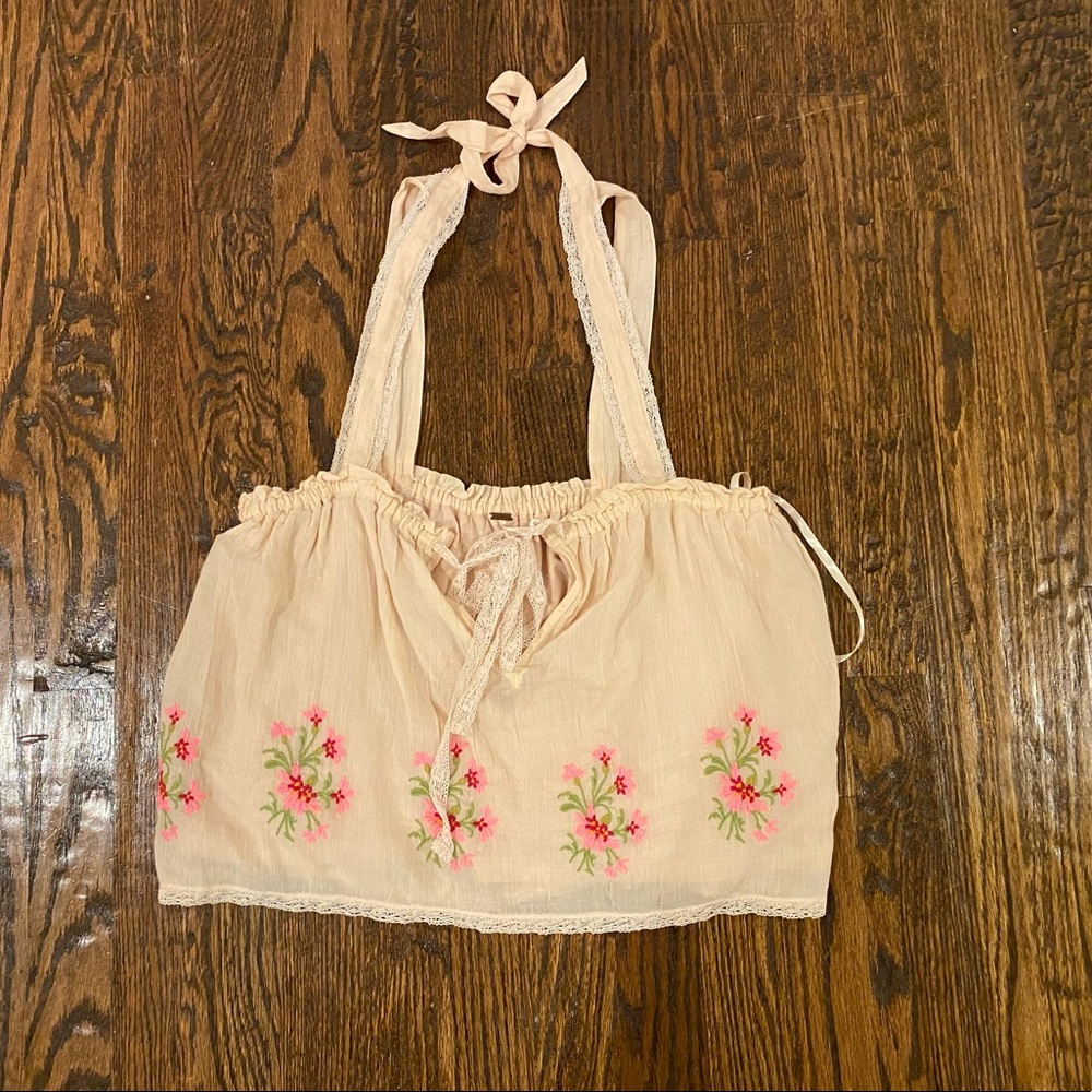 Beige flowery crop top